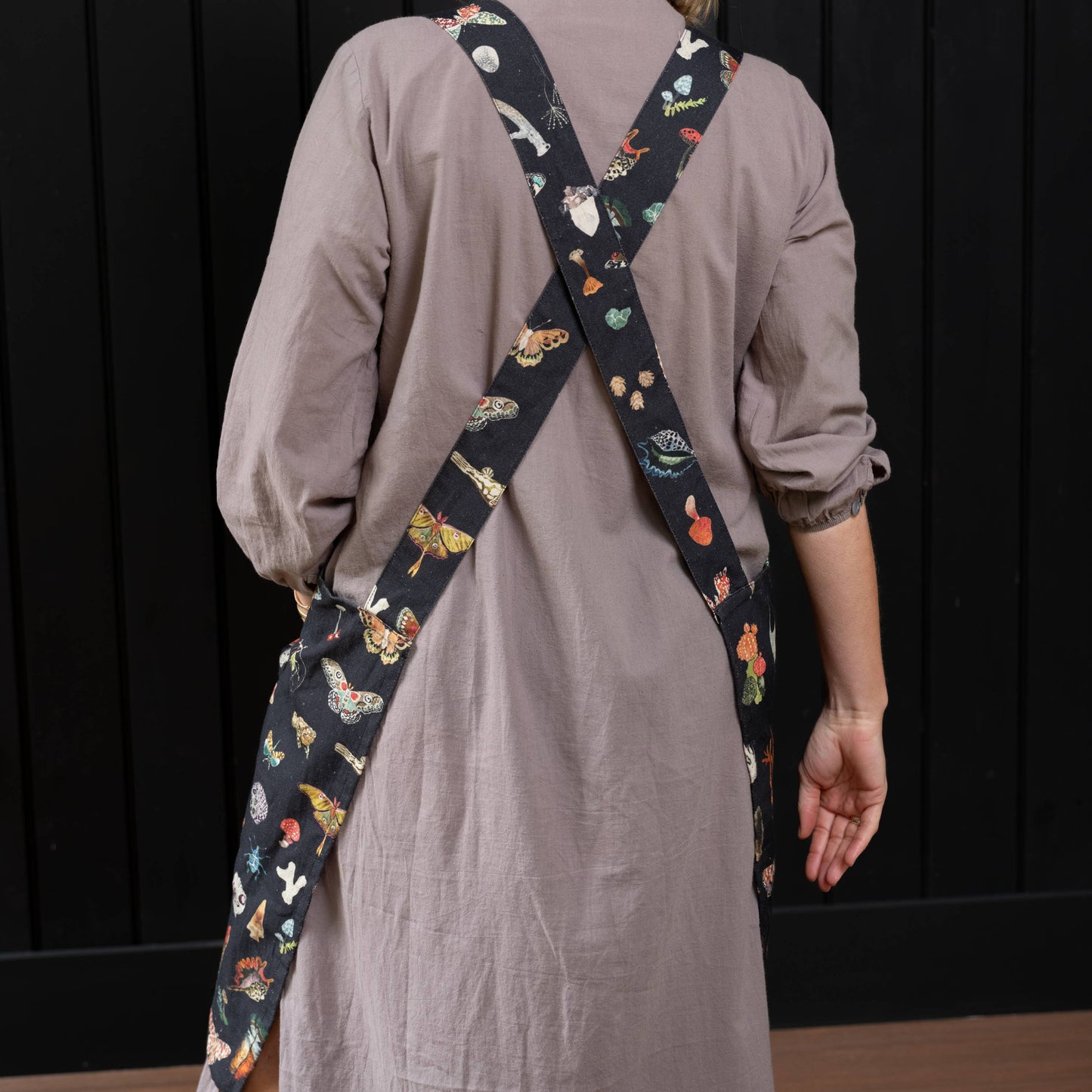 Smock Apron; Specimens in Black (100% Cotton)