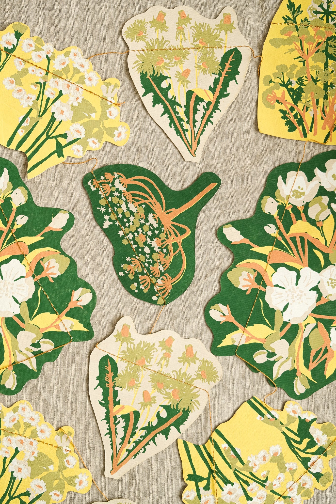 Garland; Spring Hedgerow By East End Press (9.8 ft Long)
