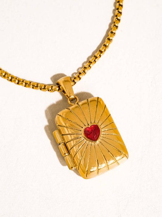 Heart Locket Pendant Necklace; Lavande (18K Gold Non-Tarnish)
