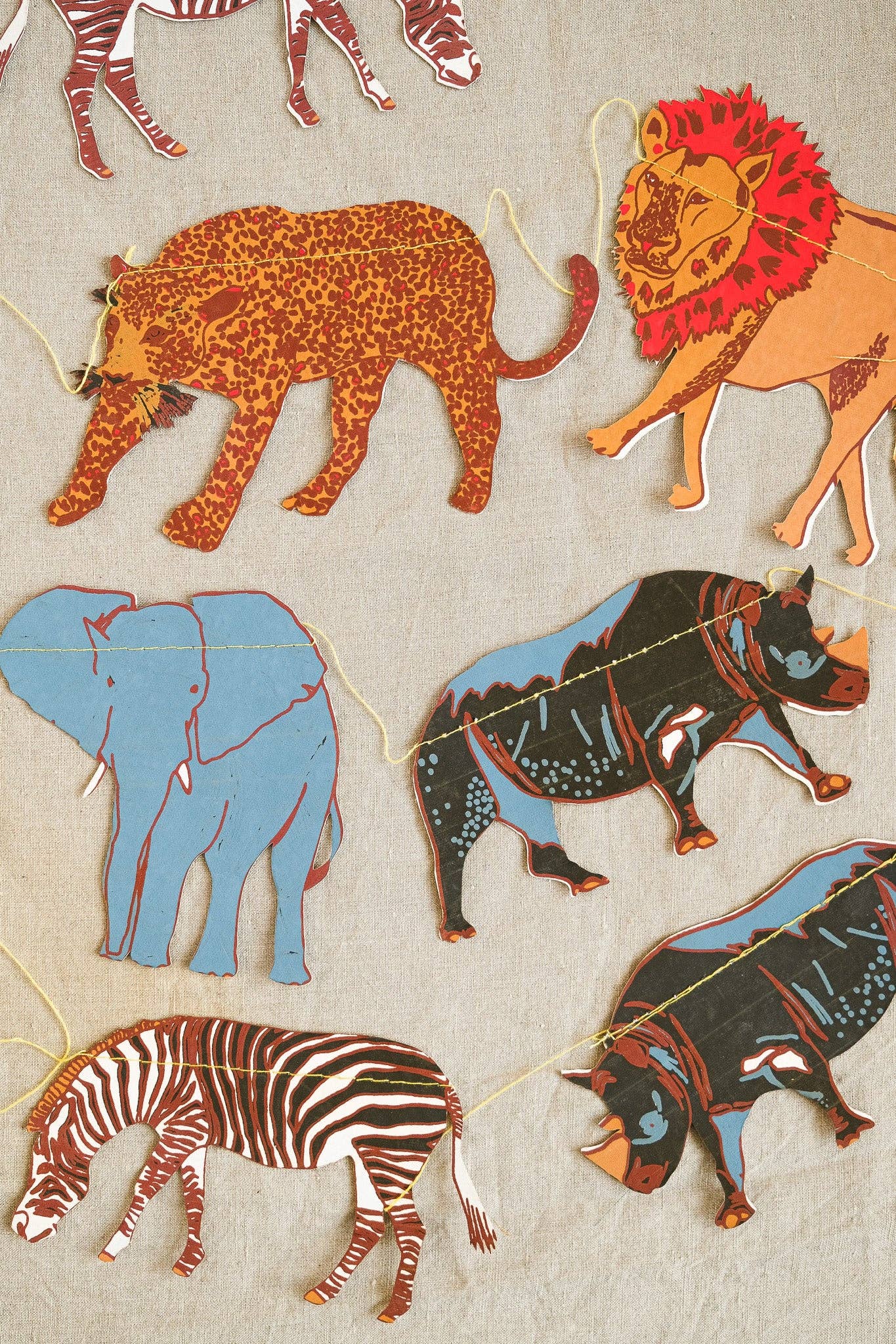 Garland; Safari Animals By East End Press (9.8 ft Long)