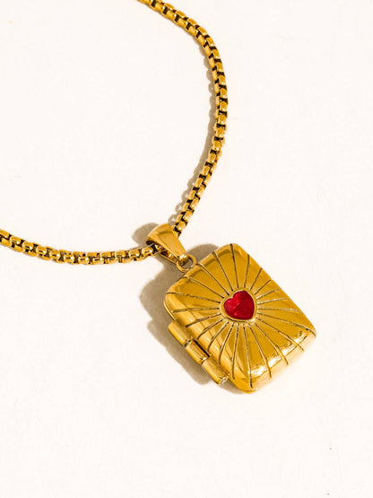 Heart Locket Pendant Necklace; Lavande (18K Gold Non-Tarnish)