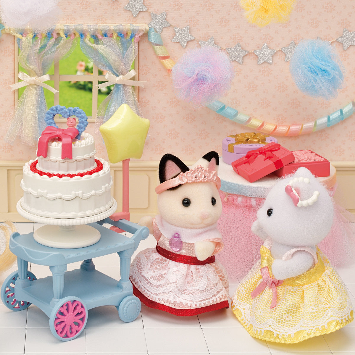 Calico Critters Party Time Playset - Tuxedo Cat Girl