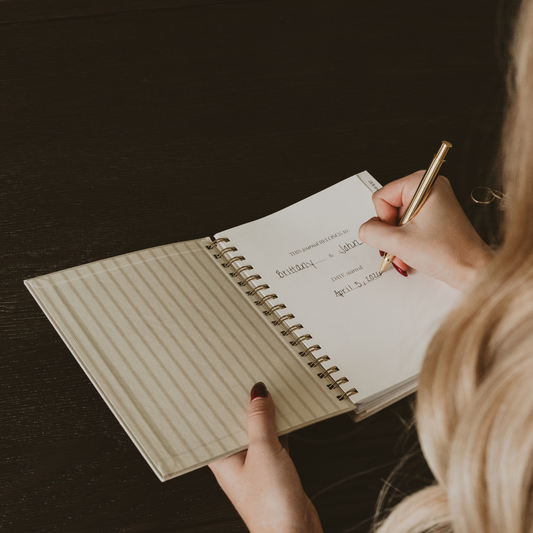 Prompted Journal; Newlywed One Line A Day - Wedding