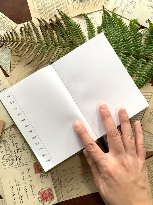 Field Journal; Green Foraging (Hardcover, A6 Size, 120gsm White Paper)