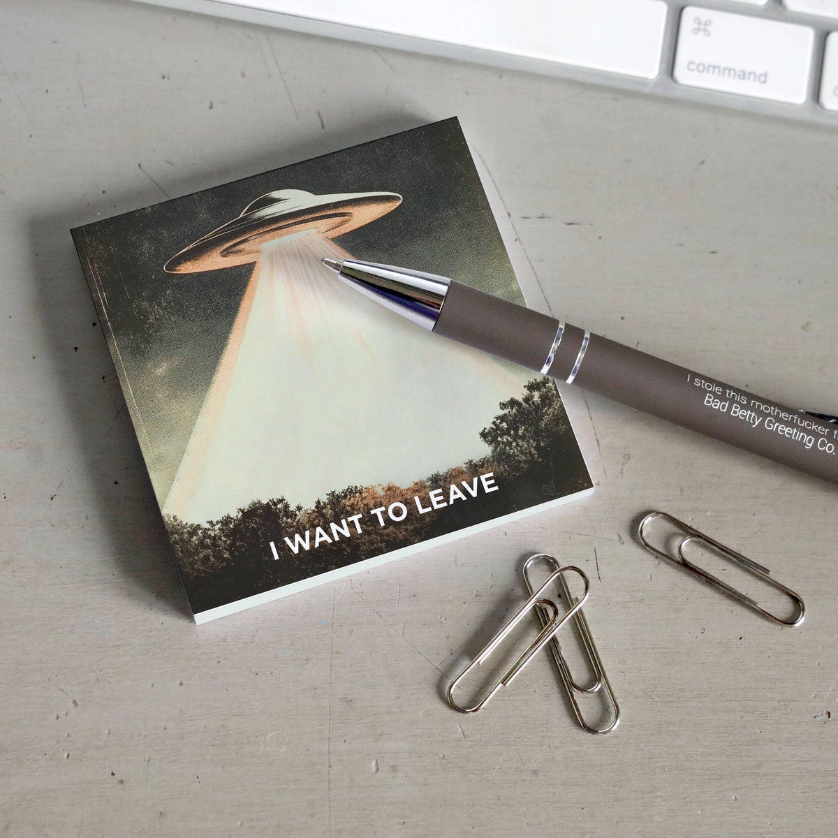 Sticky Note Pad; I Want to Leave (Funny Alien)